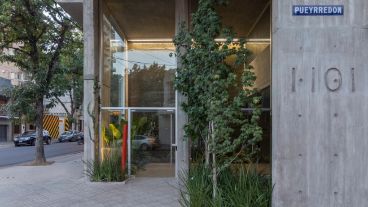 El edificio está ubicado en Pueyrredón al 1100.