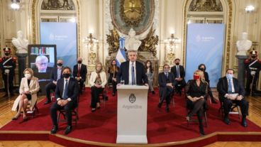 El presidente Alberto Fernández junto a integrantes de su gabinete, en Casa Rosada,  durante la presentación de la Reforma Judicial.