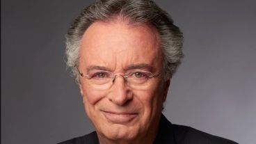 “¿Qué nos pasa para que sea tan impune el avasallamiento? Tan descarado y brutal, llevado a cabo además por un presidente que hasta hace unos meses decía todo lo contrario", reclamó Oscar Martínez.