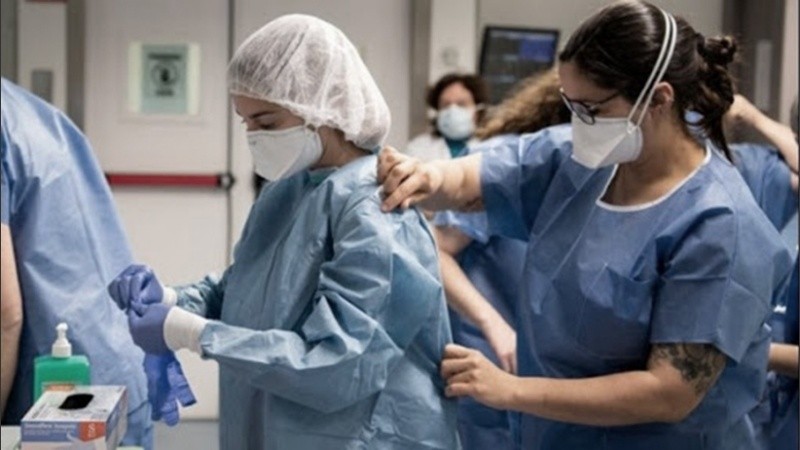 Hubo 6.377 nuevos casos confirmados en las últimas 24 horas.