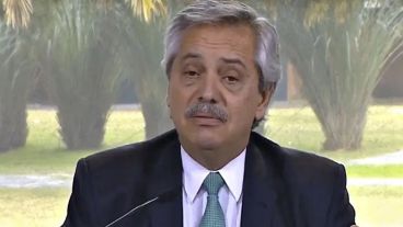 El presidente fue denunciado penalmente por prohibir las reuniones.
