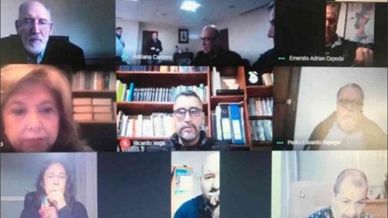 Videoconferencia entre el gobierno provincial y los gremios docentes de Santa Fe.