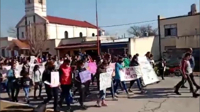 La marcha se realizó este sábado por las calles del pueblo.