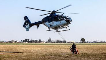 Uno de los helicóperos que trabajan día a día para combatir los incendios.