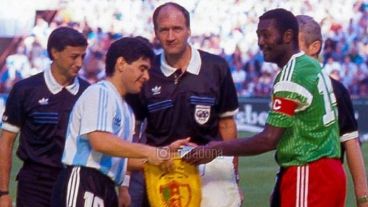 El saludo entre ambos, 30 años atrás en Milano.