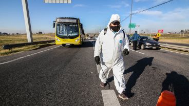 Los controles y testeos se reforzaron en Rosario y la región.