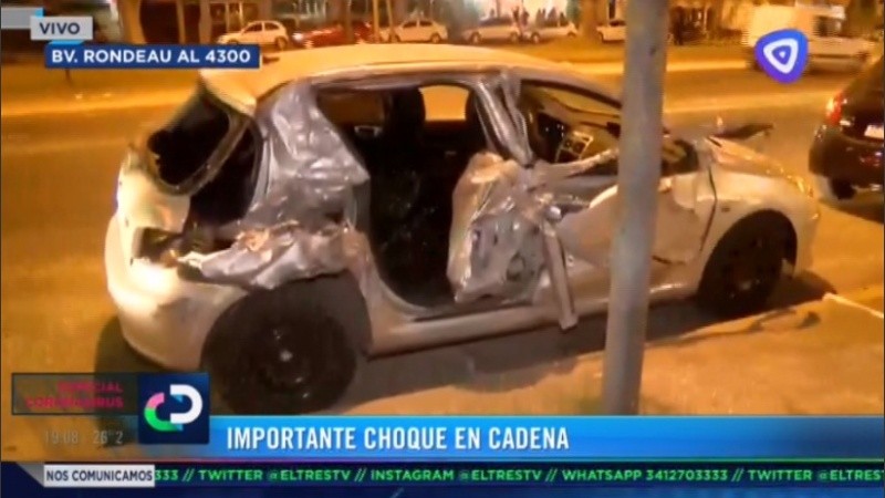 Así quedó uno de los coches embestidos.