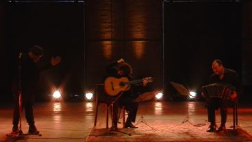 El trío trío está integrado por el bandoneonista Carlos Quilici, el guitarrista Martín Tessa y el cantante Juan Iriarte