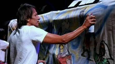 El "Negro" Gómez en su obra.