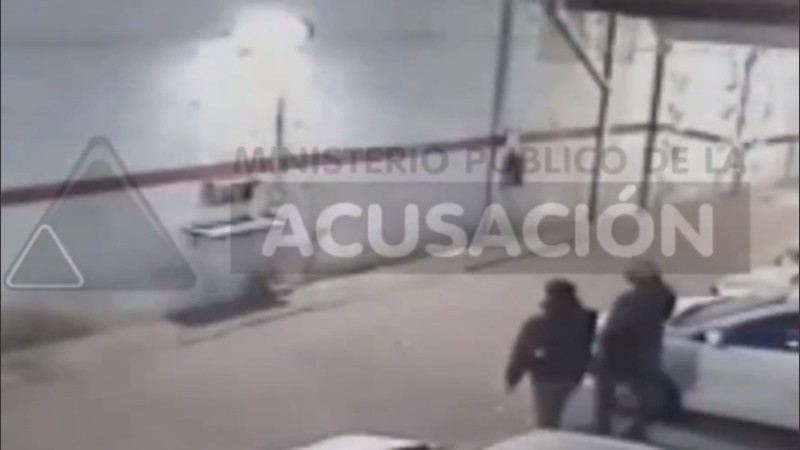 En el video se ve a Rossini y a Ponce Asahad en la cochera de Pichincha. 