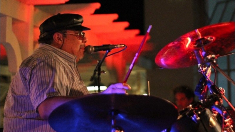 El baterista y percusionista rosarino Omar Pogonza