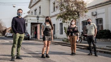 El director del teatro municipal La Comedia, Sebastián D´Addario; la actriz Romina Tamburello; la secretaria de Cultura y Educación de Rosario, Carina Cabo; y el actor Juan Nemirovsky.