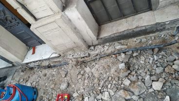 Derivaciones irregulares detectadas en varios comercios.