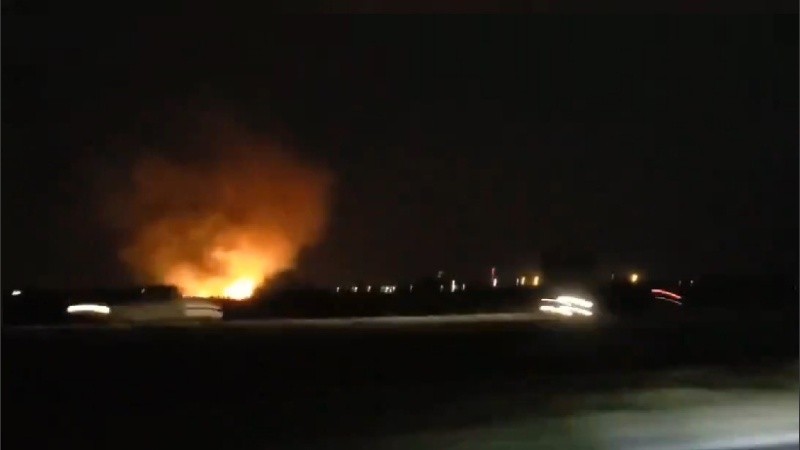 Llamas cerca del barrio Tango, a la salida de la ciudad.