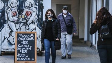 El ministerio de Salud anunció cambios en la modalidad de la confirmación casos y suma el "nexo epidemiológico"