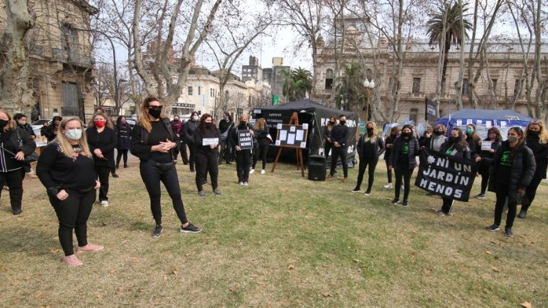 De negro: los jardines de infantes se mantienen cerrados desde el 16 de marzo.