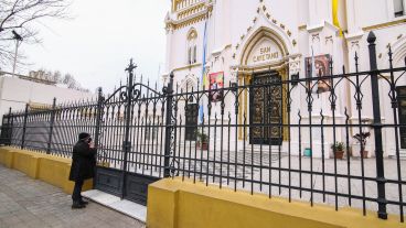 San Cayetano en pandemia: la iglesia de Buenos Aires al 2100 totalmente cerrada este viernes por la mañana.
