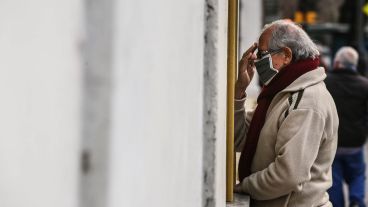 San Cayetano en pandemia: la iglesia de Buenos Aires al 2100 totalmente cerrada este viernes por la mañana.