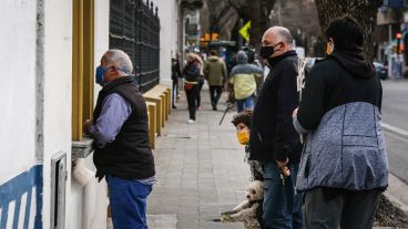 San Cayetano en pandemia: la iglesia de Buenos Aires al 2100 totalmente cerrada este viernes por la mañana.