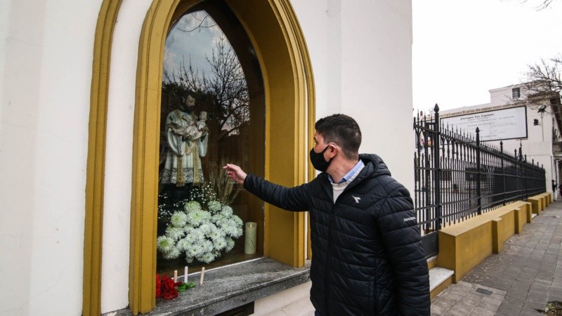 San Cayetano en pandemia: la iglesia de Buenos Aires al 2100 totalmente cerrada este viernes por la mañana. 