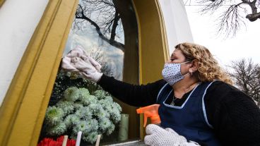 San Cayetano en pandemia: la iglesia de Buenos Aires al 2100 totalmente cerrada este viernes por la mañana.