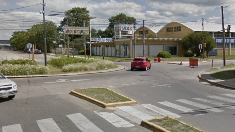 La rotonda de Wilde y Mendoza, donde fueron capturados los delincuentes tras cometer el robo. 