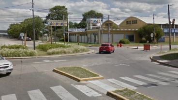 La rotonda de Wilde y Mendoza, donde fueron capturados los delincuentes tras cometer el robo.