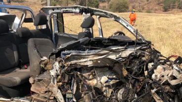 Así quedó la camioneta de Cístola tras el choque con un camión.