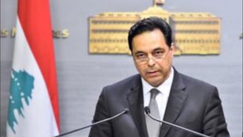 Diab hizo pública la renuncia del gabinete en pleno.