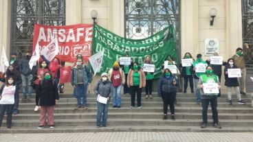 Los estatales en contra del bono provincial inician varias jornadas de lucha.