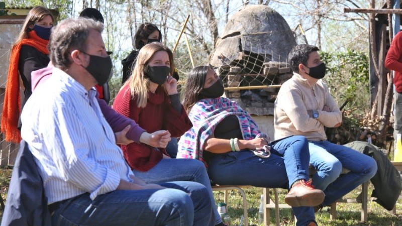 Ediles y horno de barro: la inédita reunión en El Espinillo contra el ecocidio.