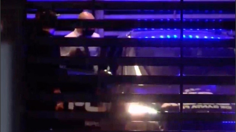 La imagen que captó Telenoche (El Tres): Serjal detenido. 