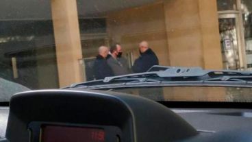 La "famosa" reunión en la vereda.