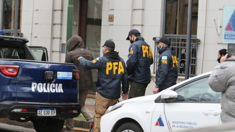 Policías federales detienen al ex funcionario provincial en Rafaela.