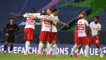 Los jugadores del equipo alemán hacen historia en Lisboa.