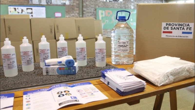 La Provincia prepara la vuelta a clases con kits de limpieza para docentes y alumnos. 