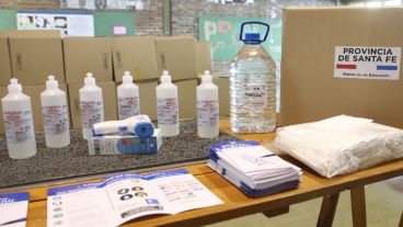 La Provincia prepara la vuelta a clases con kits de limpieza para docentes y alumnos.