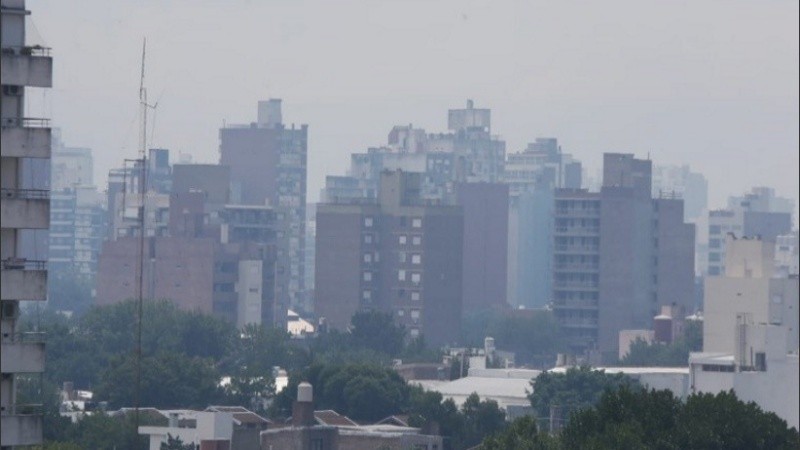Mucho humo este viernes en Rosario como tantos otras días irrespirables. 