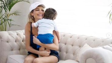 "Hace más de un año que me dedico solamente al cuidado y a la crianza de mi hijo cien por cien", dijo.