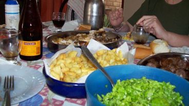 Si hay asado, sólo con convivientes.