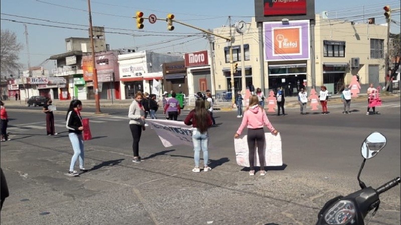 Mujeres se concentraron en la “Plaza a la Madre” de la vecina ciudad.