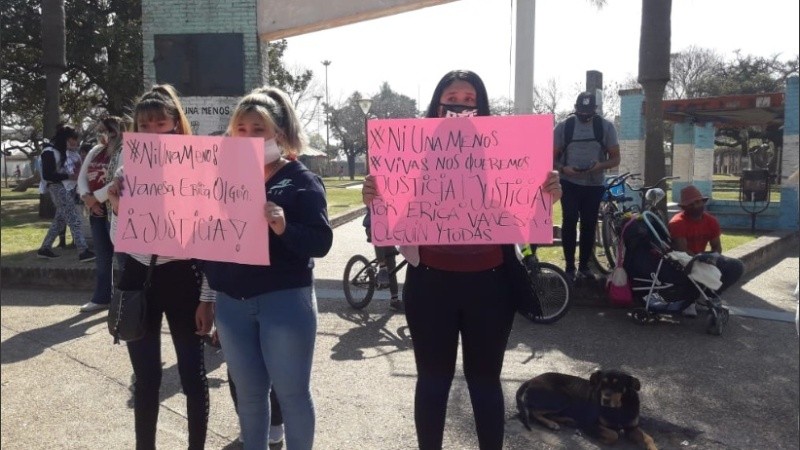 Mujeres se concentraron en la “Plaza a la Madre” de la vecina ciudad.