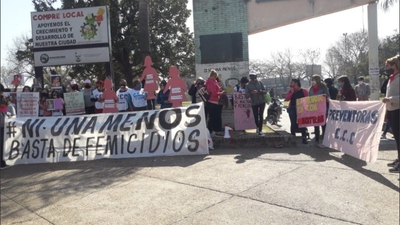 Mujeres se concentraron en la “Plaza a la Madre” de la vecina ciudad.