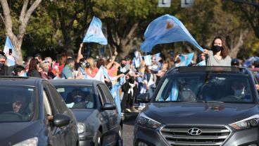 Un banderazo con consignas en contra del gobierno.