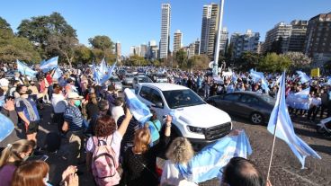 La movilización incluyó una caranava por la zona del Monumento.