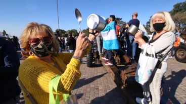 Las cacerolas también estuvieron presentes.