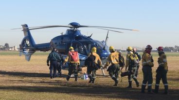 Los brigadistas en los operativos de combate del fuego en las islas.