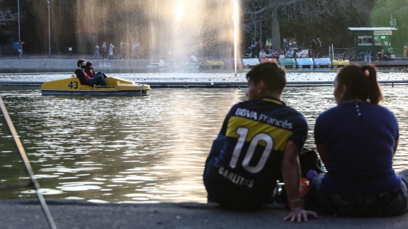 Los distintos parques de la ciudad se llenaron este lunes feriado.