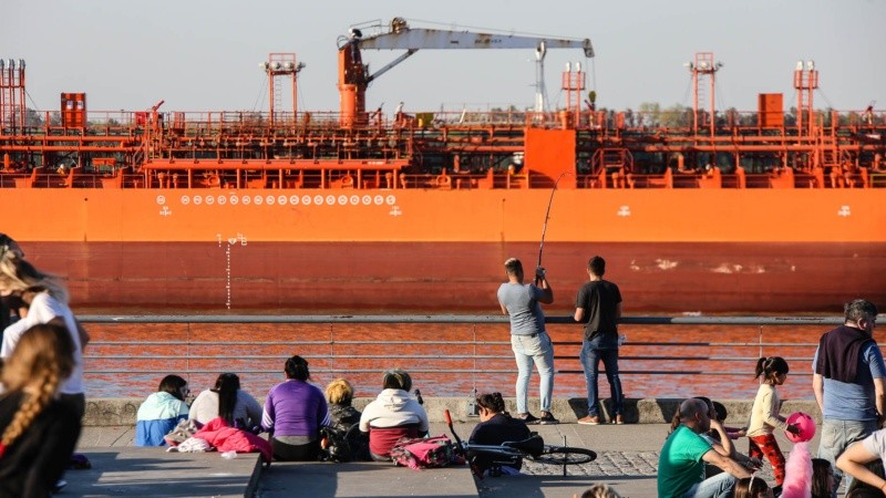Los distintos parques de la ciudad se llenaron este lunes feriado.