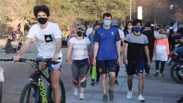 Los distintos parques de la ciudad se llenaron este lunes feriado.